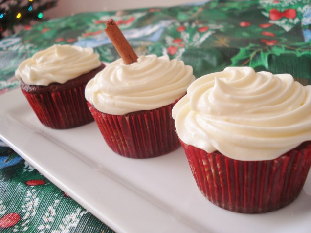 gingerbread cupcake trio
